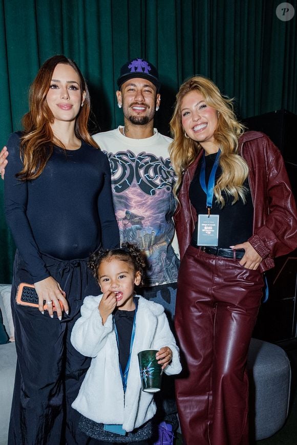 Filha de Neymar, Mavie se deliciou com guloseima em noite de circo