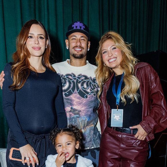 Filha de Neymar, Mavie se deliciou com guloseima em noite de circo