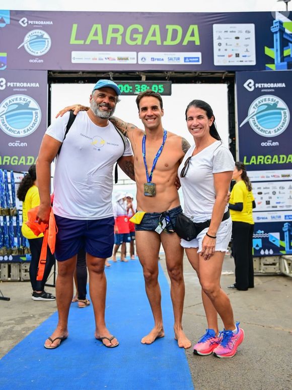 Solteiro, Daniel Cady movimentou as redes sociais ao compartilhar fotos de uma competição de natação