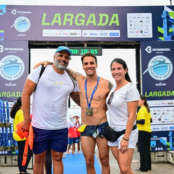 Solteiro, Daniel Cady movimentou as redes sociais ao compartilhar fotos de uma competição de natação