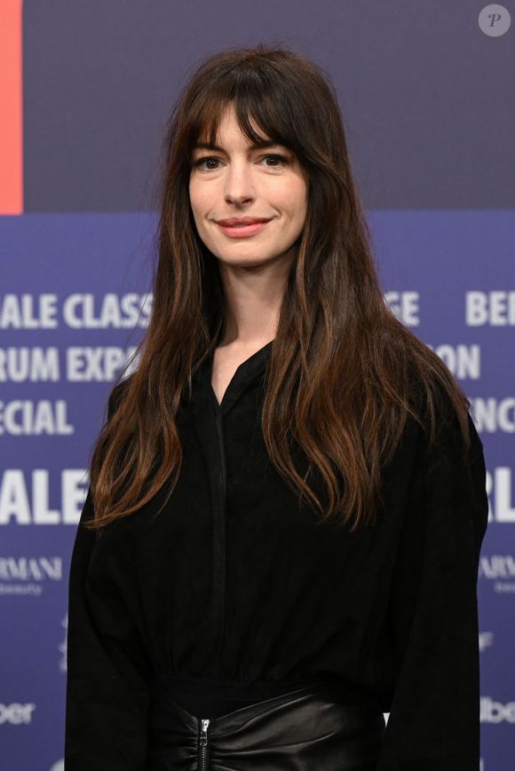 2023: Anne Hathaway também gerou rumores de aplicação de botox no rosto