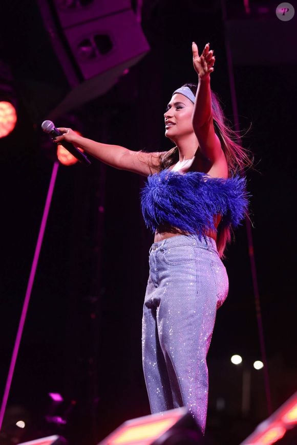 Em fotos recentes, Simone Mendes mostrou um corpo bem mais magro em shows