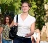 Princesa Leonor, aos 20 anos, assiste à sua primeira aula na universidade com uma blusa da Zara de R$ 139: veja todos os detalhes do seu look