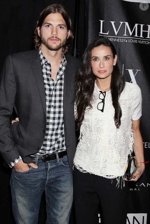 Ashton Kutcher e Demi Moore foram um dos casais mais famosos de Hollywood, namorando de 2003 a 2005, antes de se casarem.