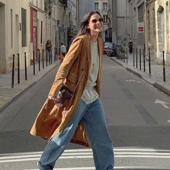 Essa sapatilha verde-hortelã de Bruna Marquezine é tão chique e confortável que deixa até o tênis Adidas Samba de escanteio