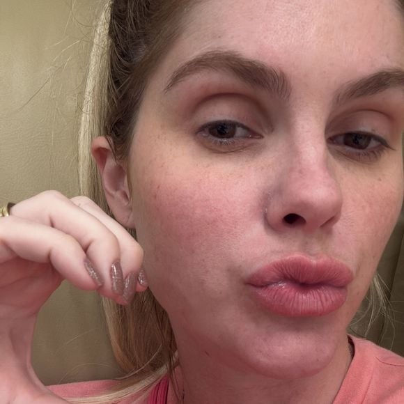 Depois do susto, a filha de Monique Evans atualizou o estado de saúde do pequeno