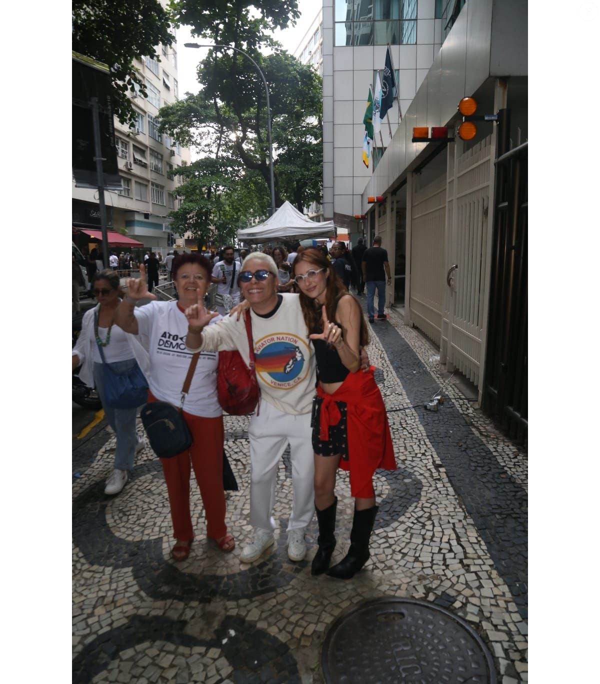 Foto: Maria Gadu no Ato Musical pela Democracia, em Copacabana - Purepeople