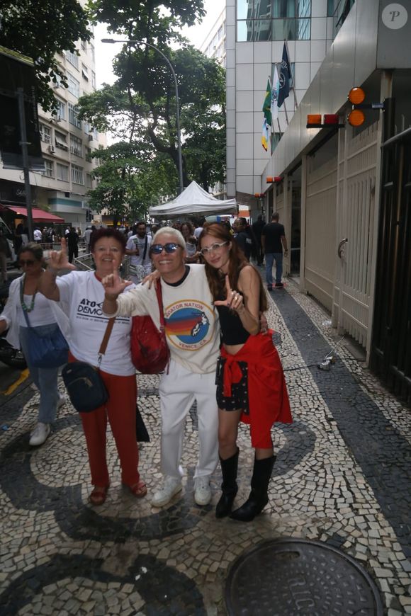 Maria Gadu no Ato Musical pela Democracia, em Copacabana