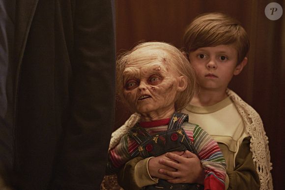 Criado nos anos 1980, o boneco Chucky virou ícone do terror ao ganhar vida e aterrorizar famílias — agora, volta à tona como referência para internautas assustados com parto de bebê reborn