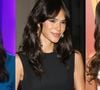 A psicologia afirma que quem se veste de azul, preto ou branco não o faz por acaso, mas escolhe essas cores porque são associadas a pessoas inteligentes - Bruna Marquezine já surgiu em situações diferentes com essas três cores na roupa