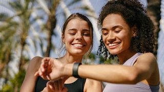 O Galaxy Fit3 é o smartwatch que vai te ajudar a entrar de cabeça no projeto Verão