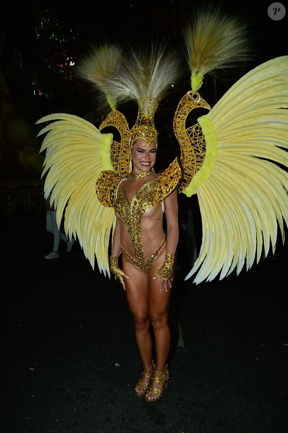 Musa da Grande Rio, Mariana Goldfarb roubou a cena pelas plumas da fantasia