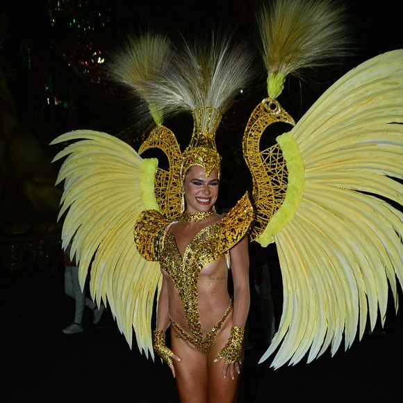 Musa da Grande Rio, Mariana Goldfarb roubou a cena pelas plumas da fantasia