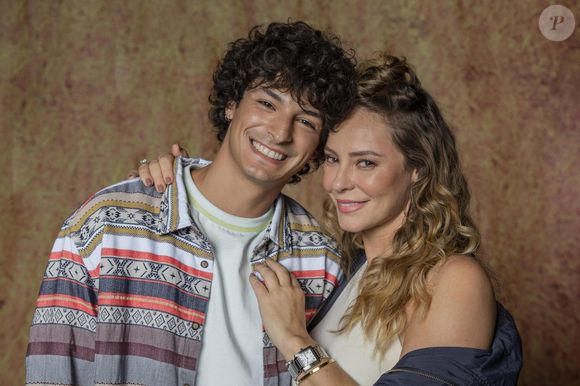 Heleninha (Paolla Oliveira) sofre ao ver Tiago (Pedro Waddington) bêbado  em 'Vale Tudo'