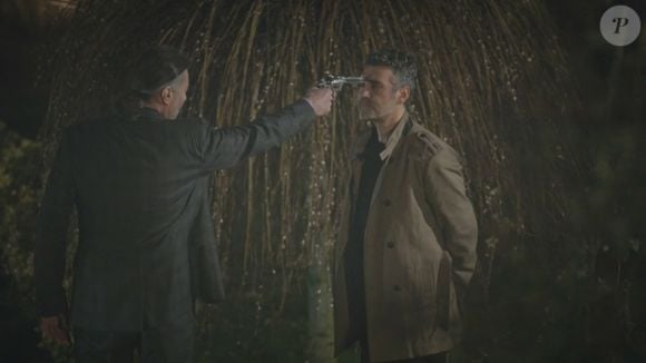 Nezir mira arma na cabeça de Sarp para desespero de Bahar na novela 'Força de Mulher'