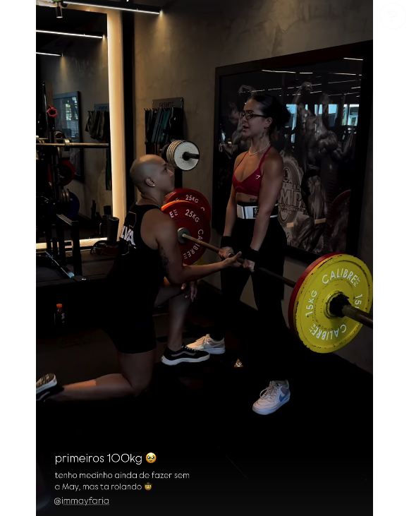 Mel Maia malha acompanhada de sua personal trainer