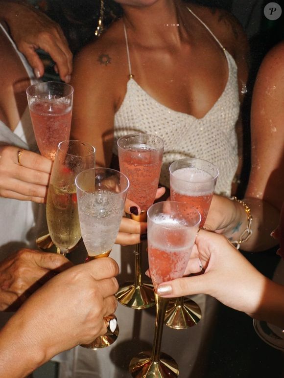 Mel Maia celebrou chegada de 2026 reunida com namorado, amigos e a família