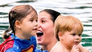 Boadrasta! Após polêmicas com Virgínia, Ana Castela cai na brincadeira em dia de piscina com filhos de Zé Felipe com a influenciadora. Fotos!