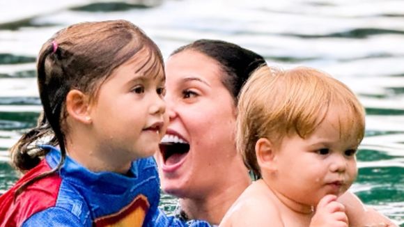 Boadrasta! Após polêmicas com Virgínia, Ana Castela cai na brincadeira em dia de piscina com filhos de Zé Felipe com a influenciadora. Fotos!
