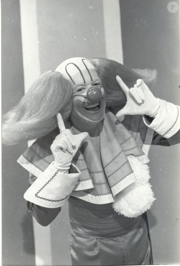 Ator do palhaço Bozo, do SBT, Décio Roberto apresentou sintomas de toxoplasmose - doença não contagiosa - em janeiro de 1991. Artista morreu em novembro do mesmo ano