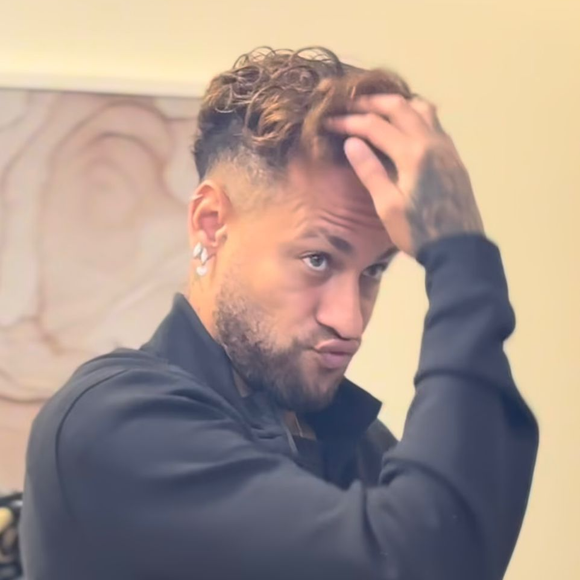 Neymar, exibindo novo cabelo para a Copa de 2026, alugou mansão avaliada em R$ 73 milhões nos EUA