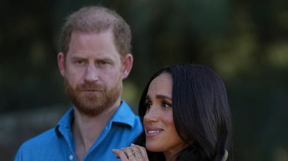 Custo de R$ 360 mil por ano e exigência envolvendo gravações: de volta ao Reino Unido, Príncipe Harry e Meghan Markle matriculam filhos em escola de elite; colégio tem refeitório gourmet e até estúdio de arte