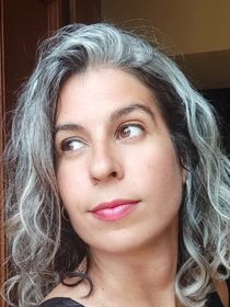 Diga adeus aos cabelos grisalhos secos e sem brilho: três passos simples para dar brilho e hidratação aos fios