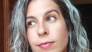 Diga adeus aos cabelos grisalhos secos e sem brilho: três passos simples para dar brilho e hidratação aos fios