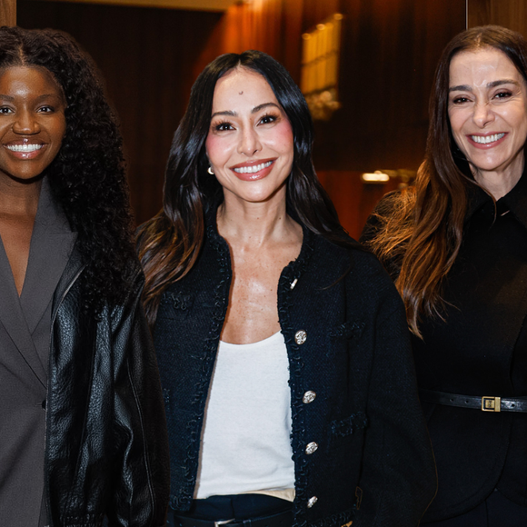 Tudo preto, mas nada básico! Com tweed e jaqueta de couro, Sabrina Sato, Kenya Sade e Mônica Martelli prestigiam peça de Taís Araújo com looks all black para o Inverno 2026