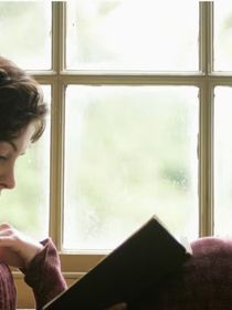 Acaba de chegar à Netflix um dos filmes de época do século XXI mais elogiados pela imprensa internacional e com menos de duas horas de duração