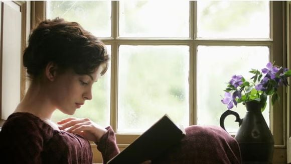 Acaba de chegar à Netflix um dos filmes de época do século XXI mais elogiados pela imprensa internacional e com menos de duas horas de duração