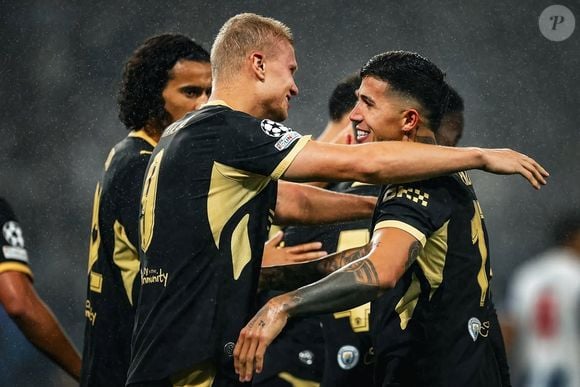 Haaland afirma que respirar pela boca durante o sono aumenta o risco de ronco e apneia, além de expor a garganta a germes e bactérias, enquanto respirar pelo nariz contribui para um descanso de melhor qualidade