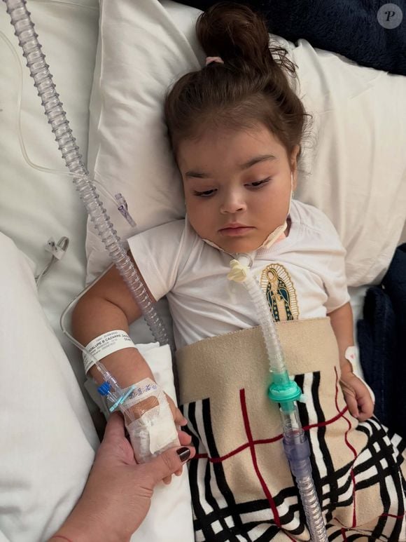 Letícia Cazarré está acompanhando a filha no hospital