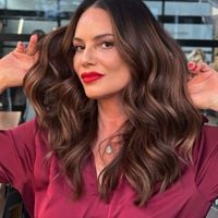 Este é o corte de cabelo em camadas que dá muito volume e fica incrivelmente natural