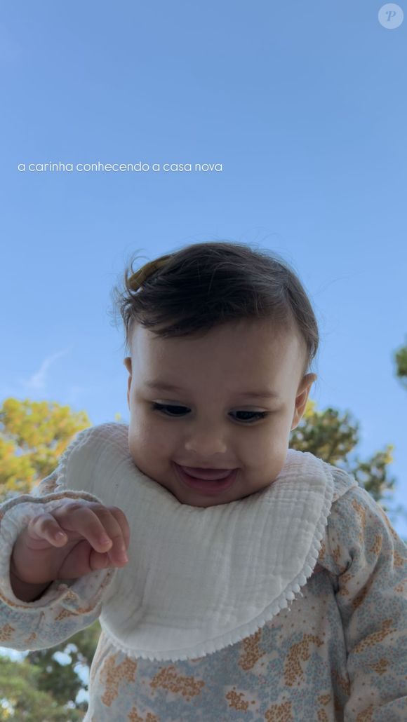 Amanda Kimberlly, mãe de Helena, de 1 ano, fruto de seu relacionamento com o jogador Neymar, afirmou nesta quarta-feira (18) que os ataques virtuais contra sua filha continuam — apesar dos esforços legais já em andamento.