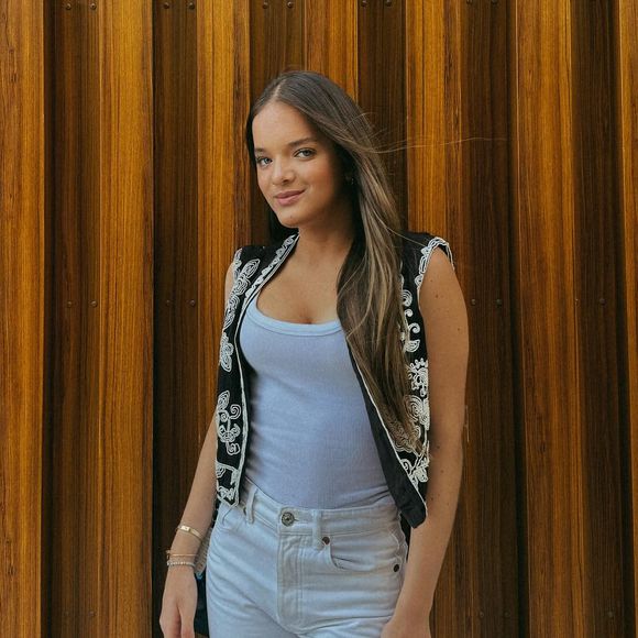 Rafaella Justus, filha de Roberto Justus e Ticiane Pinheiro, faz sucesso na web aos 16 anos