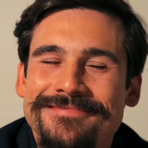 Nicolas Prattes recusou convite para nova novela da Globo para acompanhar o nascimento do primeiro filho com Sabrina Sato
