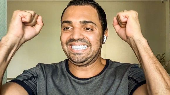 De banda de forró à traição no casamento: 5 curiosidades sobre Tirullipa, hoje aos 41 anos, que revelam um lado pouco conhecido do humorista