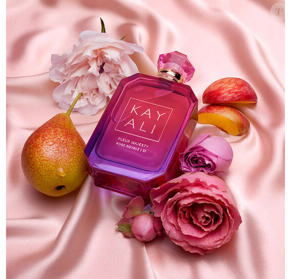 Fleur Majesty Rose Royale 31 é um dos sucessos de venda da marca Kayali, marca criada por Mona Kattan, irmã de Huda Kattan, da Huda Beauty
