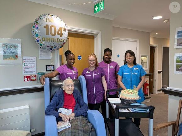 Eileen Wilkie é uma mulher de 105 anos que impressiona com sua longevidade no Reino Unido