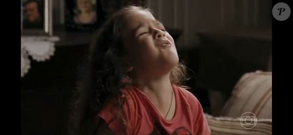 Mel Maia interpreta Rita na infância em ‘Avenida Brasil’, personagem central da trama exibida em reprise na Globo