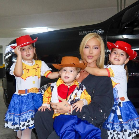 Maria Alice, Maria Flor e José Leonardo foram fantasiados de personagens de ‘Toy Story’ para o aniversário de Miguel