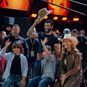 Andressa Suita, Gusttavo Lima e os filhos, Gabriel e Samuel, curtem a Festa do Peão de Barretos 2026 em família