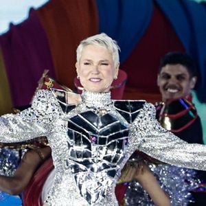 Xuxa Meneghel que está em turnê 'O Último Voo da Nave', embarcou em uma nova viagem internacional ao lado de Sasha Meneghel e marcou presença na New York Fashion Week, em uma agenda especial da Carolina Herrera