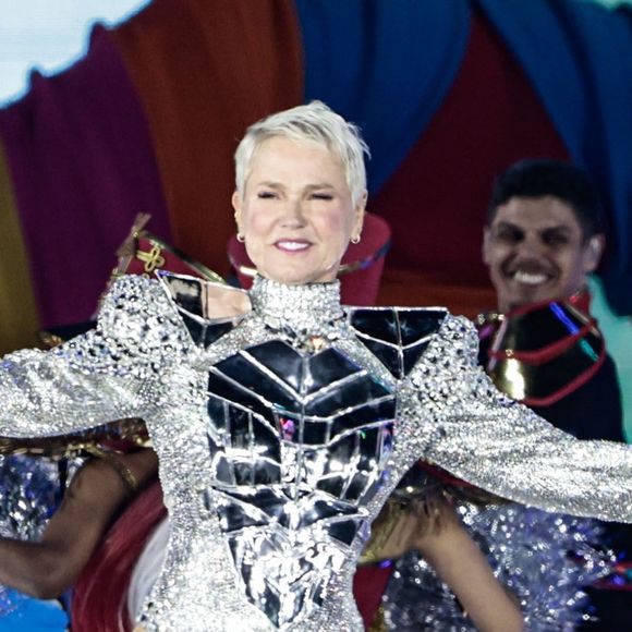 Xuxa Meneghel que está em turnê 'O Último Voo da Nave', embarcou em uma nova viagem internacional ao lado de Sasha Meneghel e marcou presença na New York Fashion Week, em uma agenda especial da Carolina Herrera