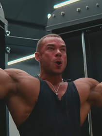 32 anos, nascido na terra de Lula e 85 kg de puro músculo: quem é o brasileiro coroado pelo próprio Arnold Schwarzenegger em famosa competição internacional fisiculturismo