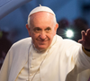 Papa Francisco reafirma a imagem de um pastor próximo e sem ostentação.