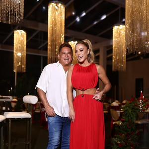Natal dos famosos: Leonardo e Poliana Rocha posam para grande festa