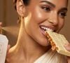 A proposta do Boujee Kitty Caramel Milk | 22 é explorar o caramelo em diferentes facetas, criando uma fragrância marcante, mas fácil de combinar e usar no dia a dia, segundo a apresentação da KAYALI