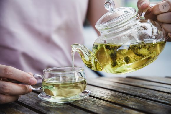 Chá verde tem propriedades anti-inflamatórias, aumenta o metabolismo e auxilia no emagrecimento